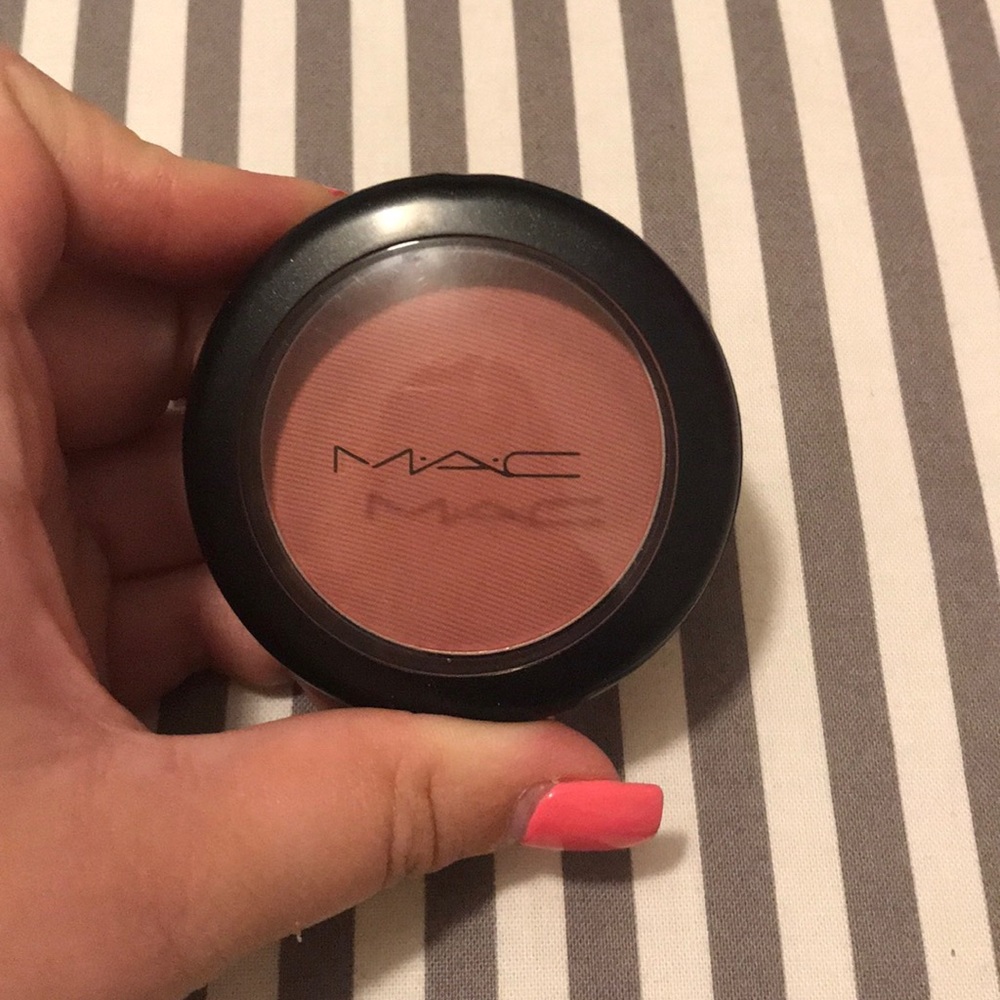 MAC matte powder blush in shade Desert rose